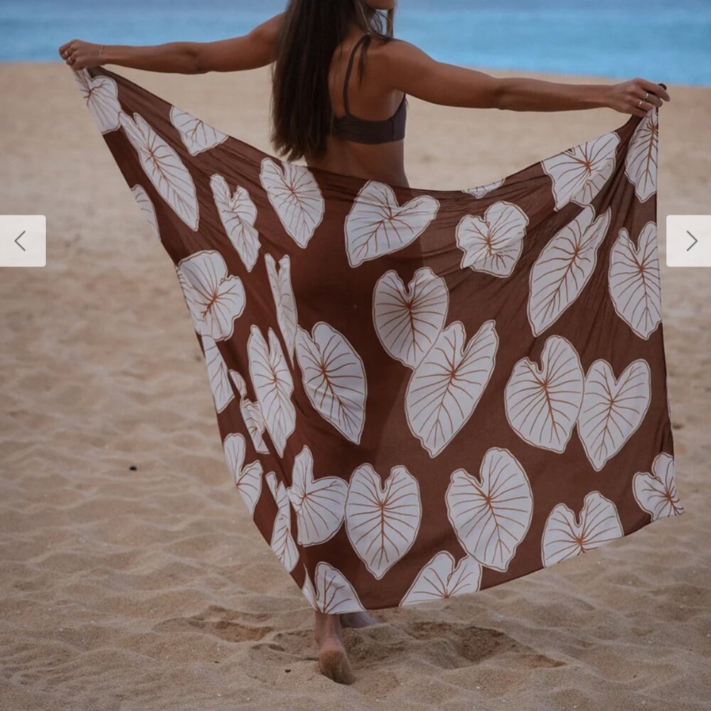 Tag Aloha Pareo in Coco Kalo